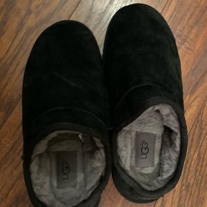 Ugg classic slippers size 8